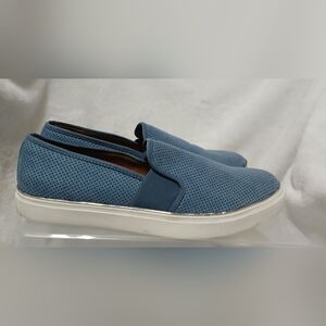 Men's blue perforated slip-on sneakers